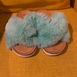 Cape Robbin Green Fluffy Slides